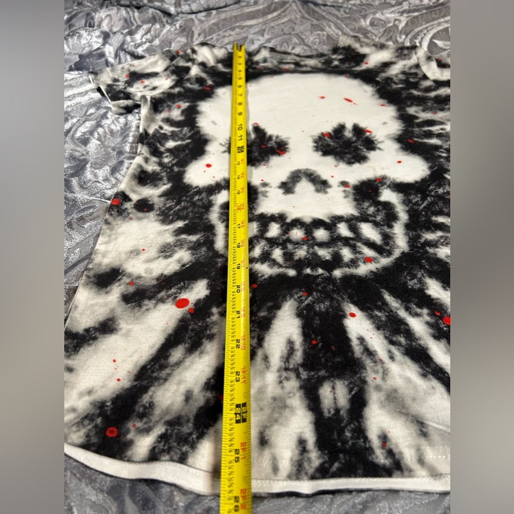 Skull Tye-Dye Black & White Small Tee - Picture 7 of 11